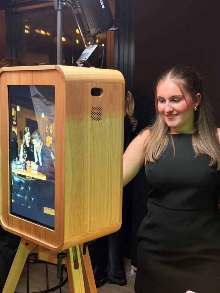 Best Luxury photobooth perfect for weddings, corporate events and parties in Chicago and illinois