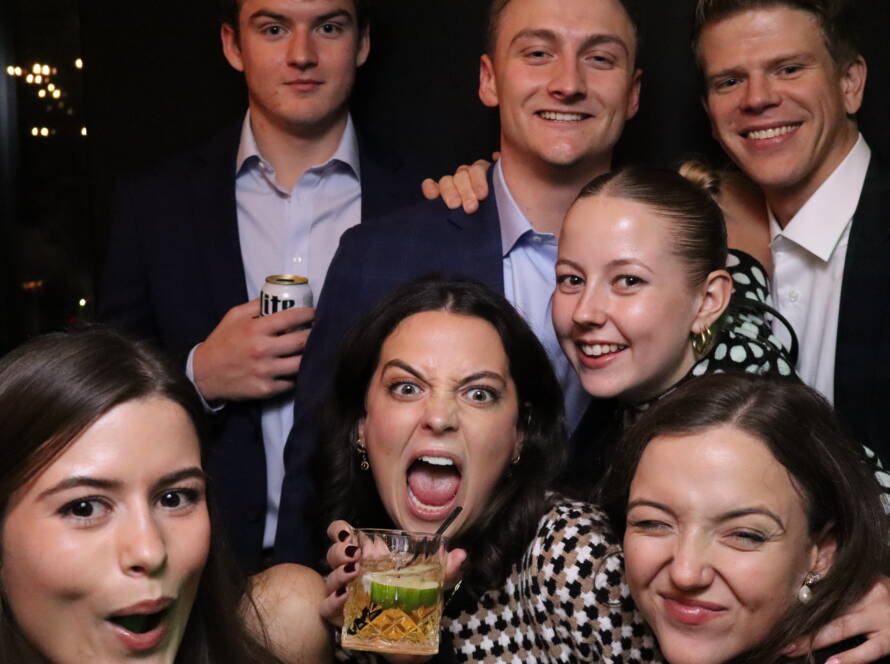 Best Luxury photobooth perfect for weddings, corporate events and parties in Chicago and illinois