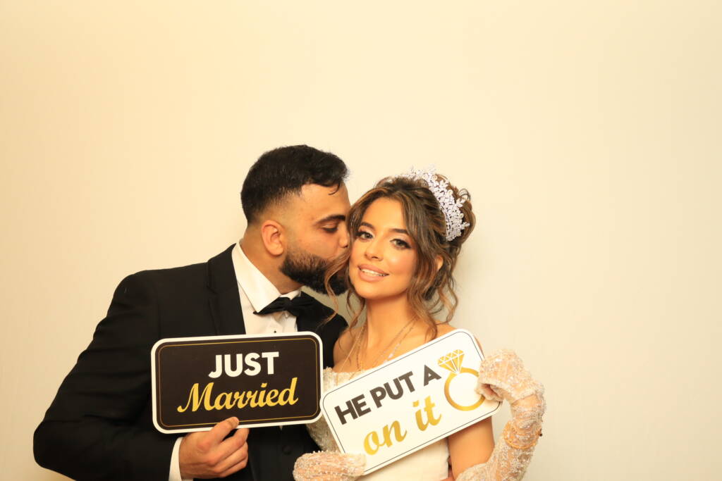 Best Luxury photobooth perfect for weddings, corporate events and parties in Chicago and illinois