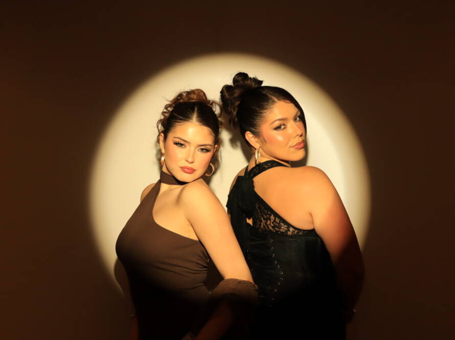 Best Luxury photobooth perfect for weddings, corporate events and parties in Chicago and illinois