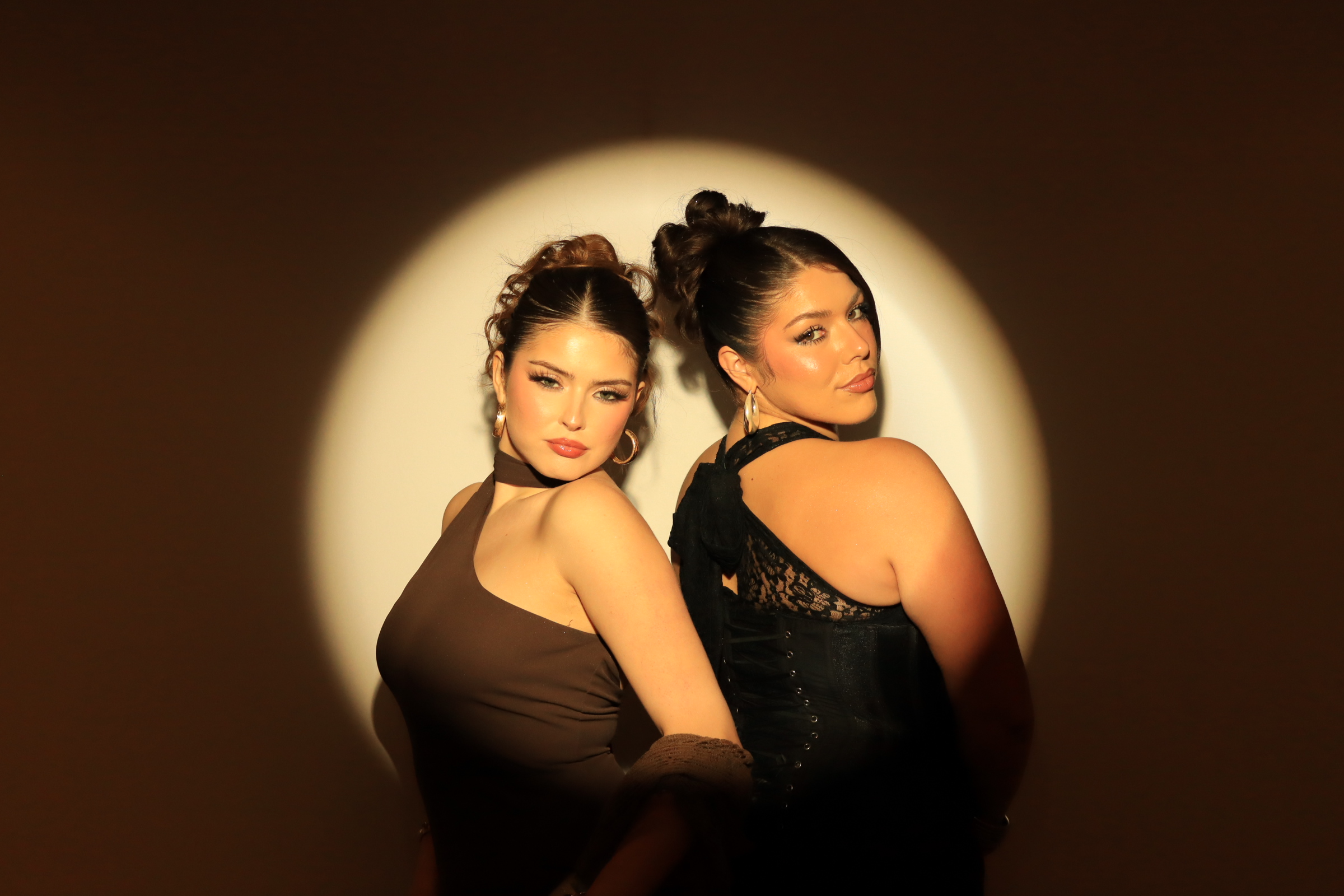 Best Luxury photobooth perfect for weddings, corporate events and parties in Chicago and illinois