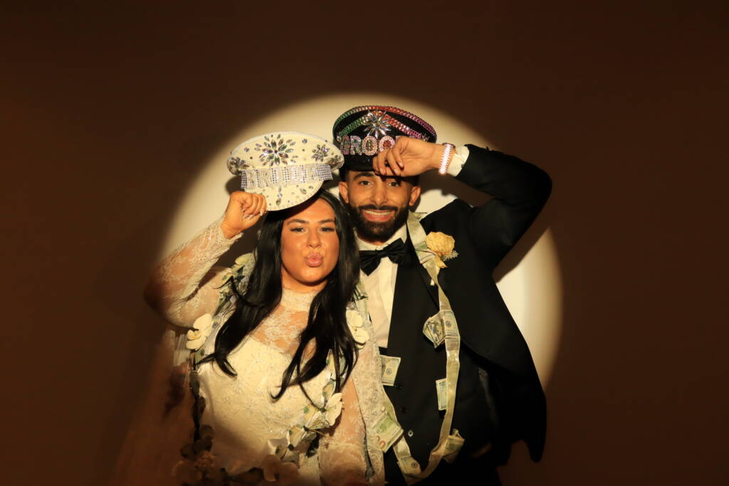 Best Luxury photobooth perfect for weddings, corporate events and parties in Chicago and illinois