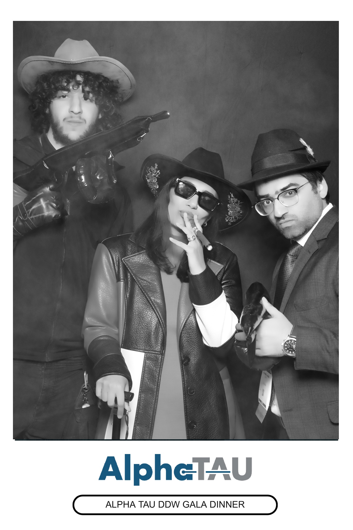Best Luxury photobooth perfect for weddings, corporate events and parties in Chicago and illinois