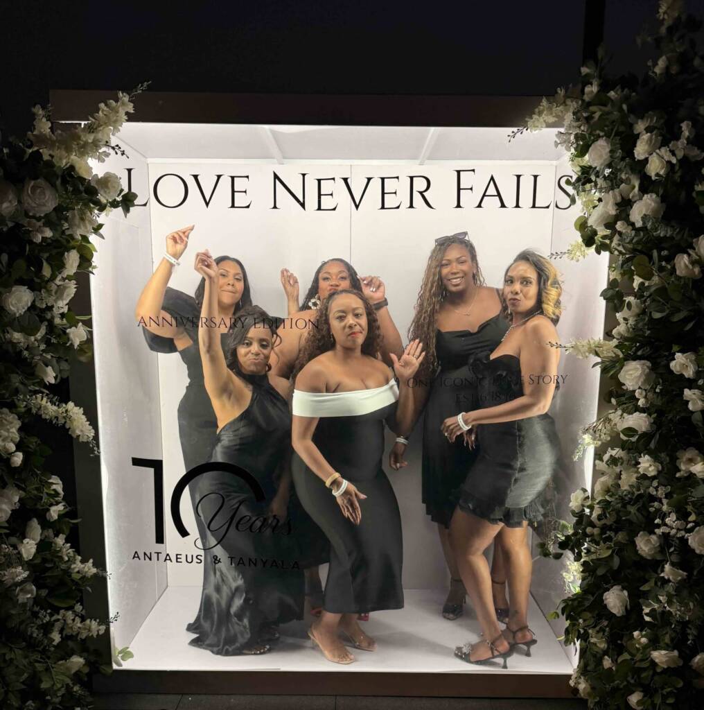 Best Vogue Magazine booth perfect for weddings, corporate events and parties in Chicago and illinois