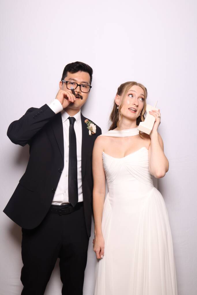Best Luxury photobooth perfect for weddings, corporate events and parties in Chicago and illinois DSLR photoboothoth rental Chicago
